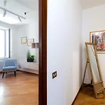 Center Home - The House Of Travelers